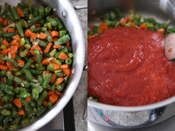 Una olla de judías verdes, zanahorias y cebollas; otra olla de tomates y verduras picados en la olla
