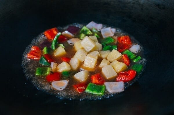 Filete de pescado chino agridulce frito, de thewoksoflife.com