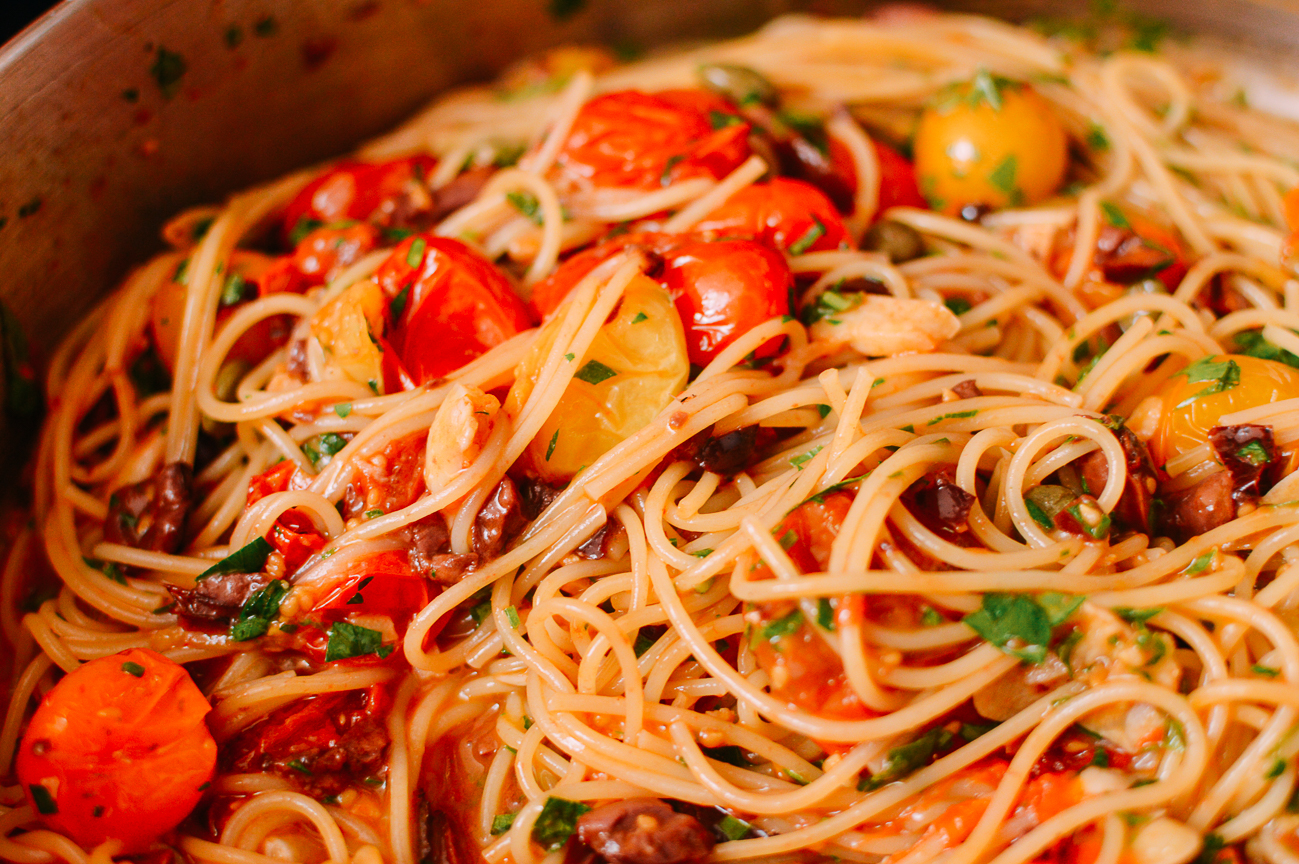 Espaguetis con tomates cherry asados 