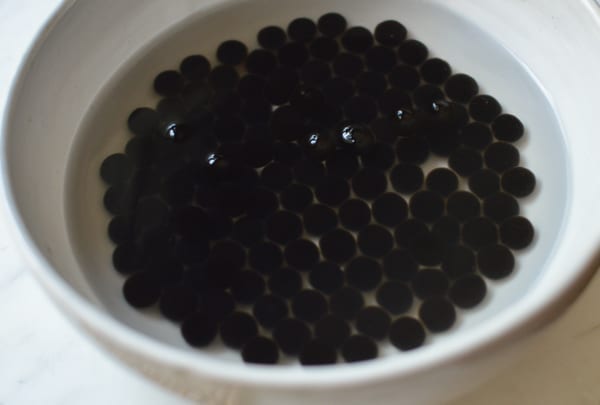 Perlas de tapioca negra cocidas, thewoksoff.com
