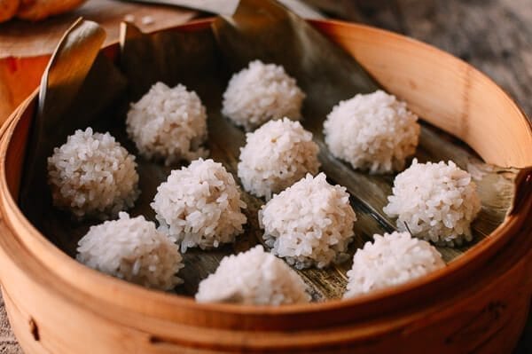 Bolas de arroz pegajosas de perlas chinas, thewoksoff.com