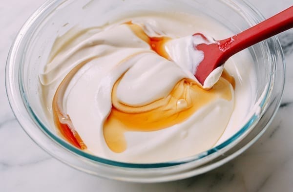 Doble yogur y miel en crema, thewoksoff.com