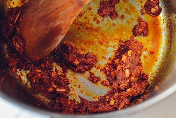 Sopa de fideos con coco y curry de 15 minutos de thewoksoff.com