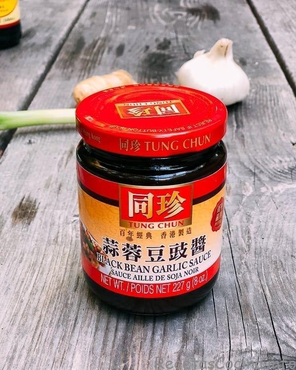 Caracoles changchun al estilo cantonés con salsa de frijoles negros, por thewoksoflife.com