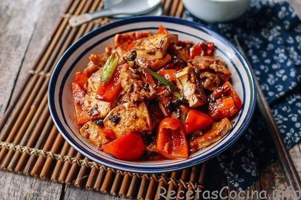 Salteado picante de tofu de cerdo de Hunan, thewoksoff.com