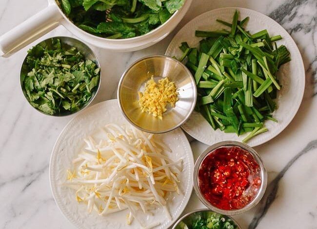 Ingredientes de la sopa de fideos con arroz de Yunnan, thewoksoff.com
