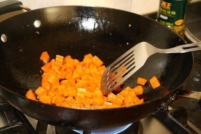 Wok de zanahoria - Salteado picante de ocho tesoros, cortesía de thewoksoff.com