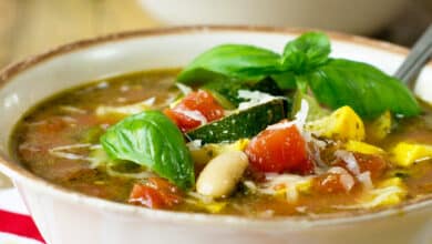 Receta fácil de sopa minestrone - COOKtheSTORY